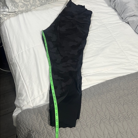 Lululemon Women Wunder Under Crop Black Camo Size 10 - Picture 9 of 9